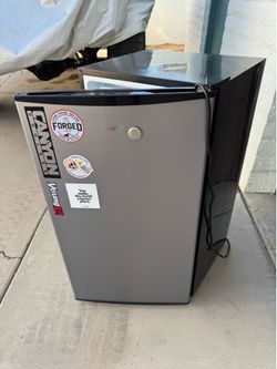 MOVING IN 4 DAYS | Mini Fridge