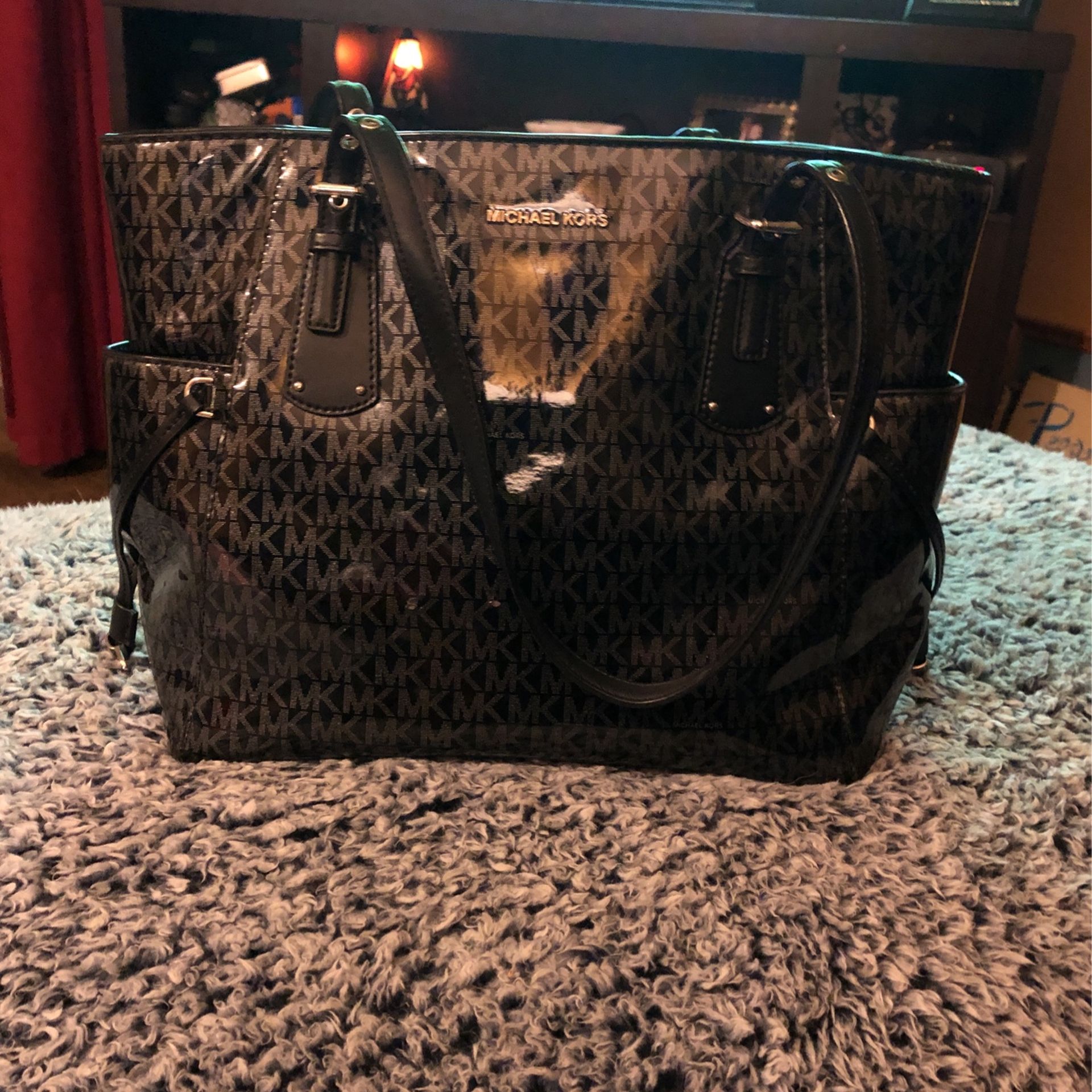  Michael Kors purse authentic  Paid  $280 a sacrifice for $50.00