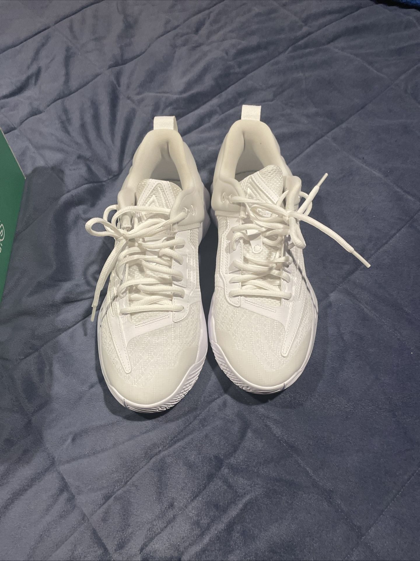 Giannis Immortality’s 3s Nikes White Size 8.5