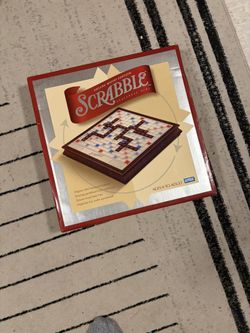 Scrabble Deluxe Wood Edition 2005 Rotating Hardwood Raised Grid Board  NEW