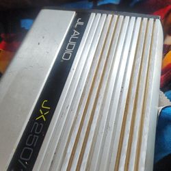 Jl audio 250/1 works perfect