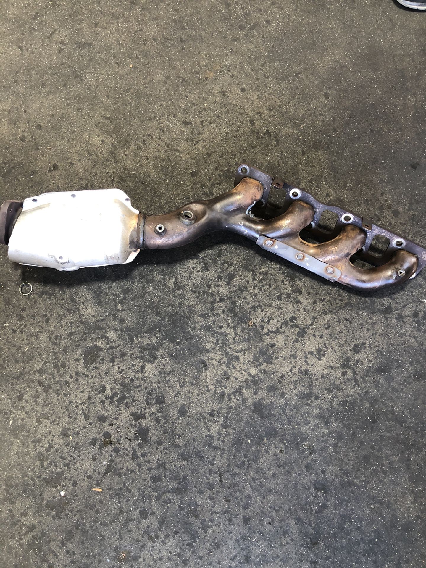 Nissan Armada catalytic converter