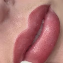Lip Blushing 