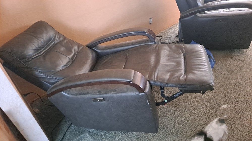 *Price Drop To Sell* Electric Recliner Chair for Sale in Oregon City