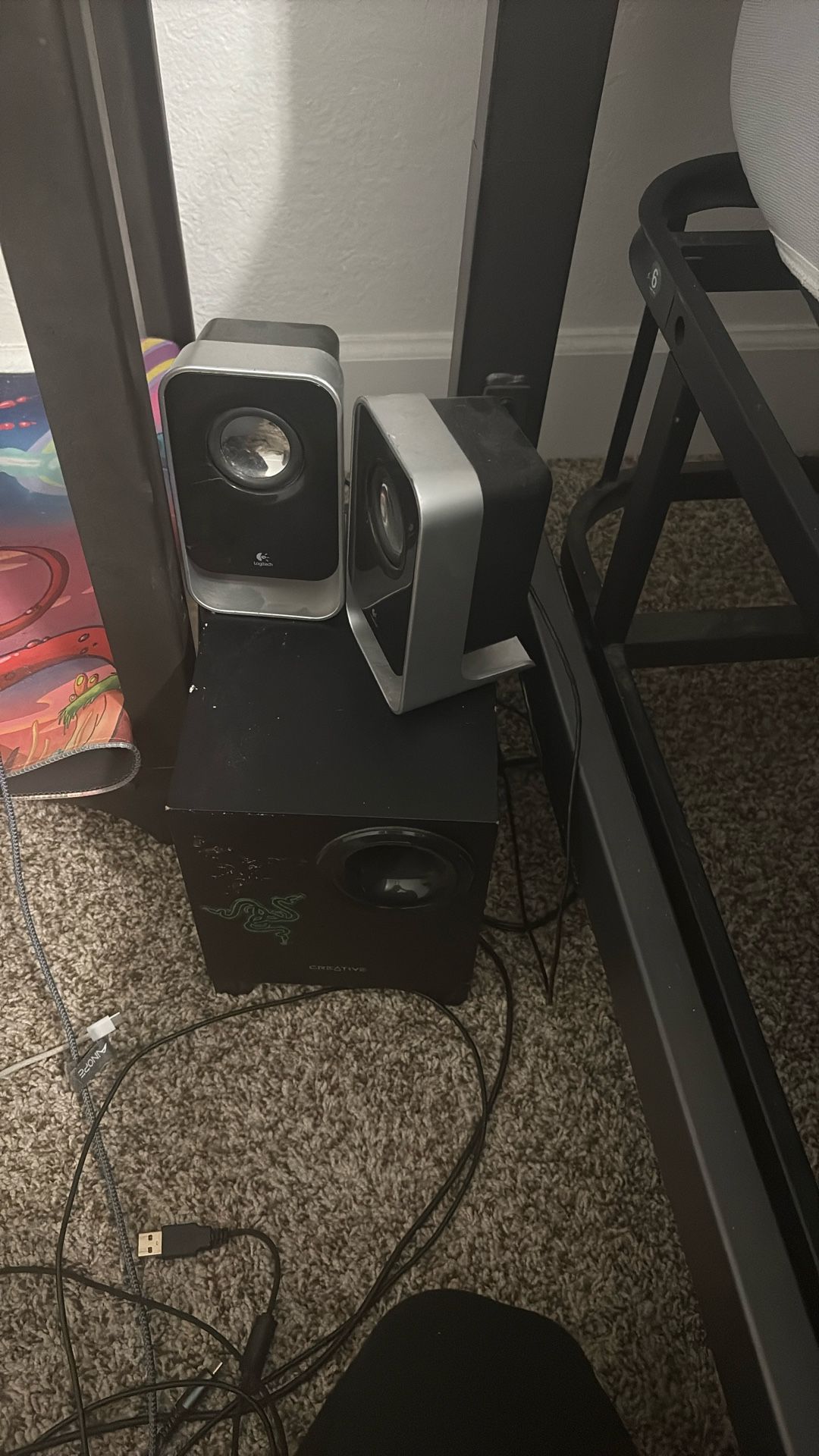 Speakers with woofer