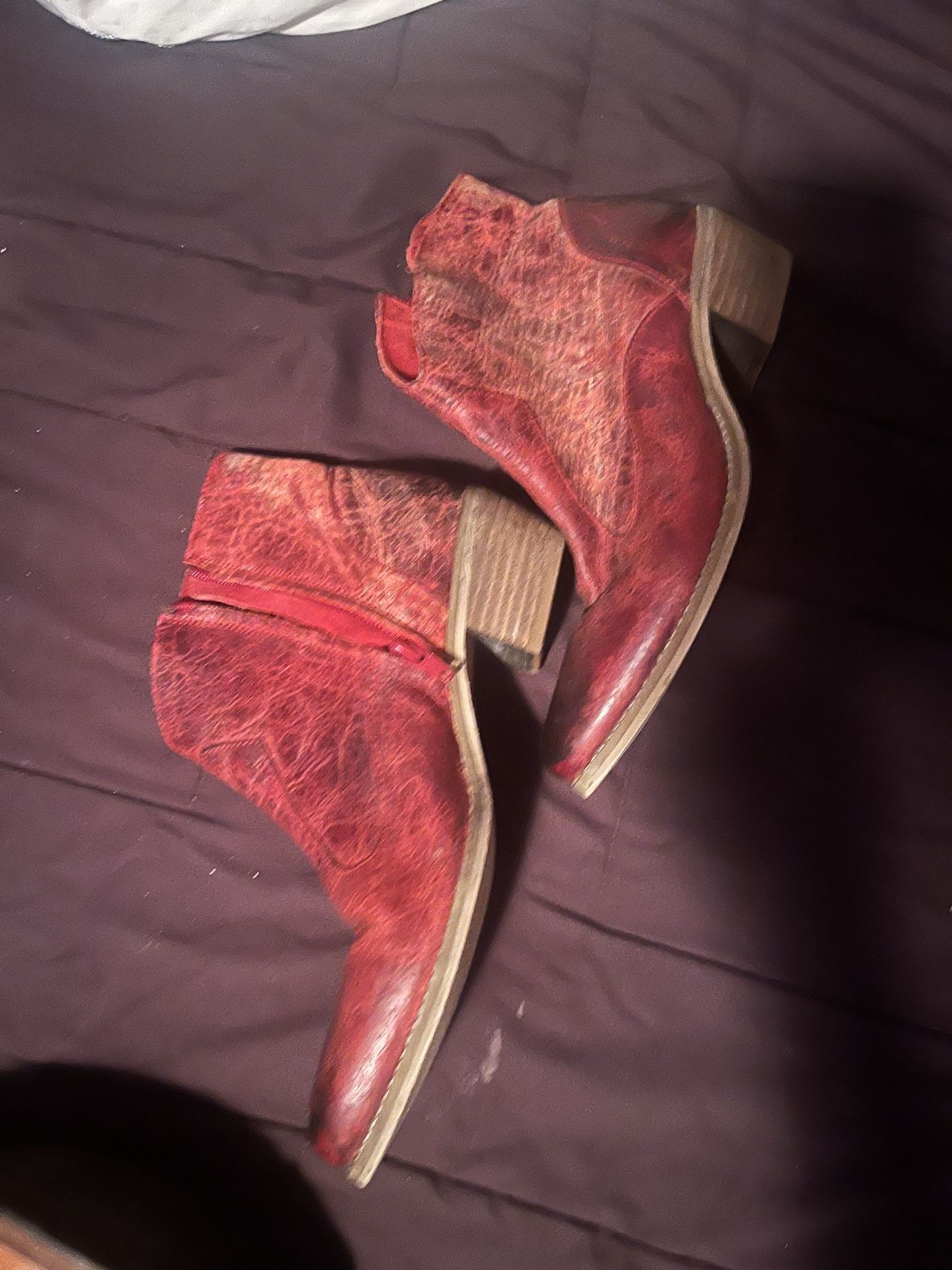 Super Cute Womens Leather Short Boots Size 9