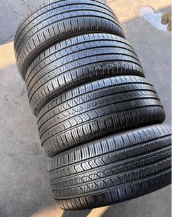 235/60/18 Pirelli 📍📍 Selling a set of 4 tires with 80% tread life remaining 📍🌟