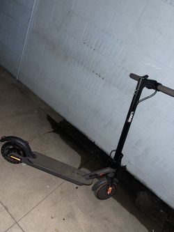 E Scooter LOOKING FOR CASH OR TRADE FOR JETSON Bolt Ebike