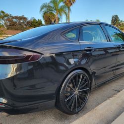 (13) Ford Fusion, Low Miles, Clean Title, 4 Cylinder Gas Saver, 20"Rims, Smogged, Registered, Runs And Drives Great 