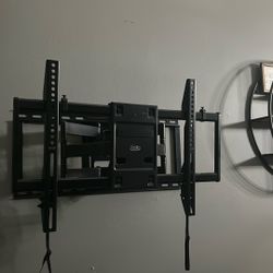 75” Tv Mount Holds Up 250lbs $20