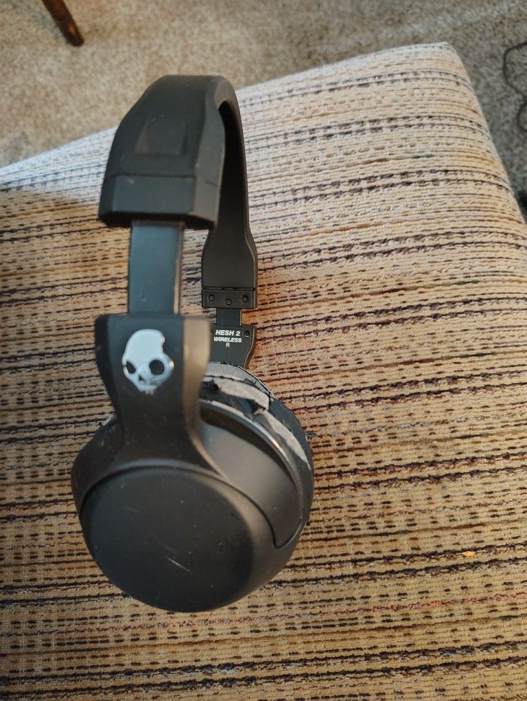 2 Bluetooth Wireless Headphones. Hesh 2 Skullcandy