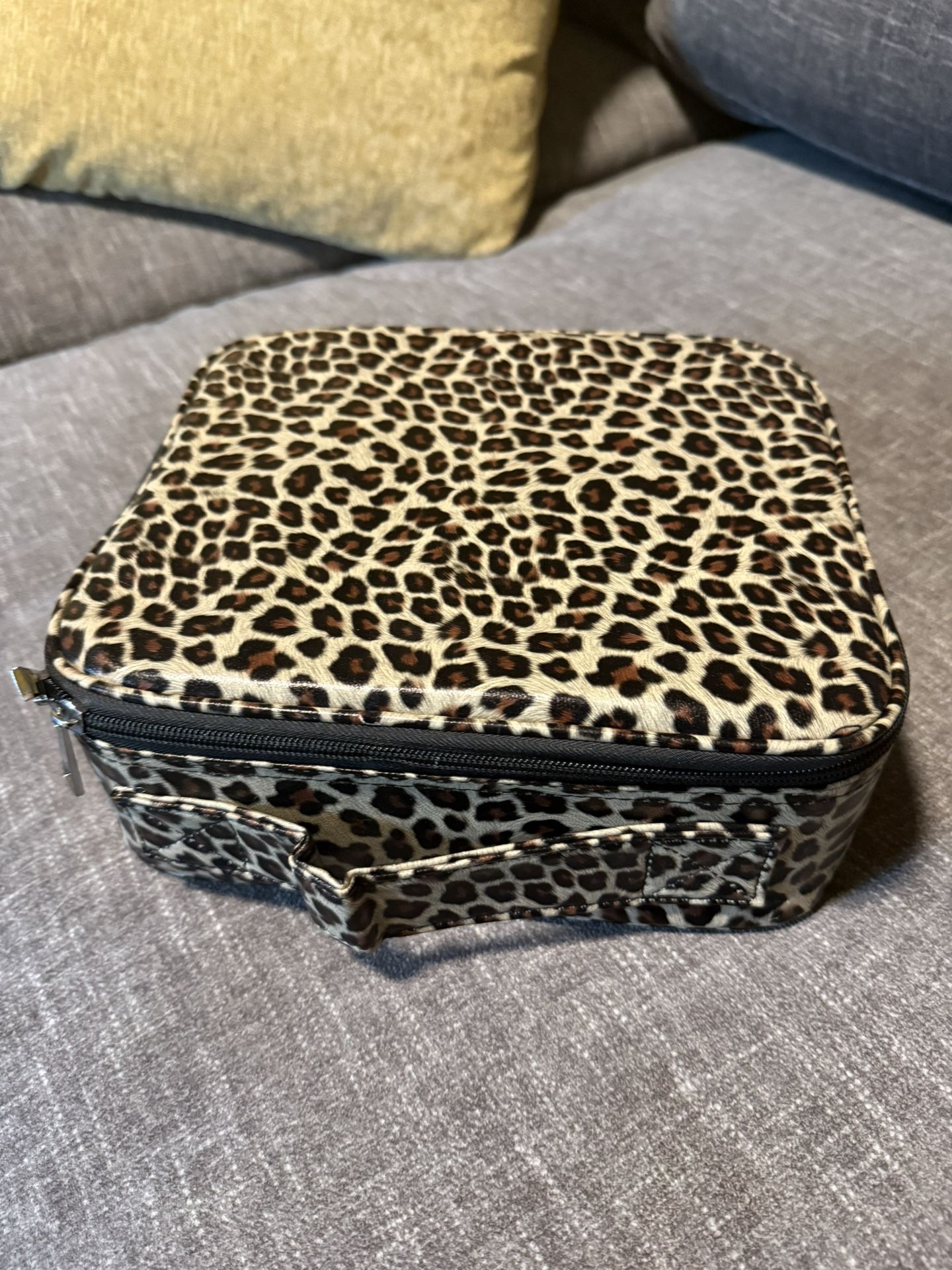 Brand New PINK LILY Leopard Print Cosmetic Travel Bag & Organizer