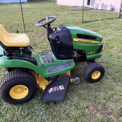 John Deere Riding Mower LA105