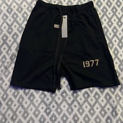 1977 essentials shorts