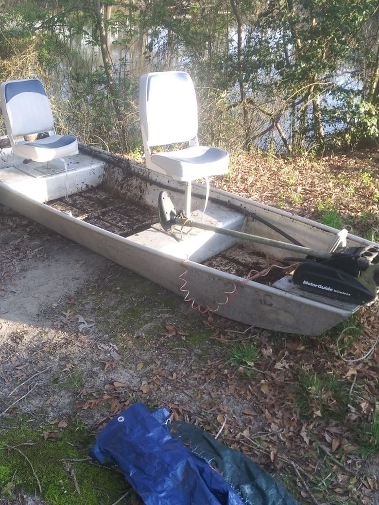 12ft Jon boat in good condition