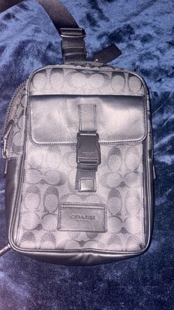 Coach- Single shoulder crossbody bag.