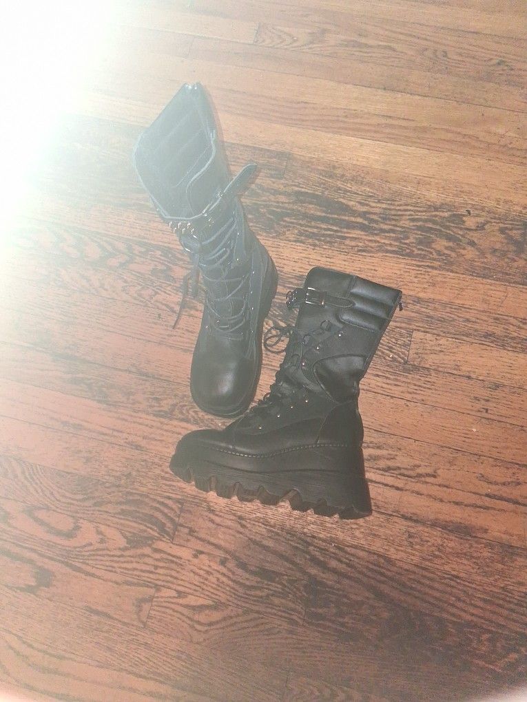 Blk GOTHIC WOMENS SPIKED BOOTS Size 8 & 9