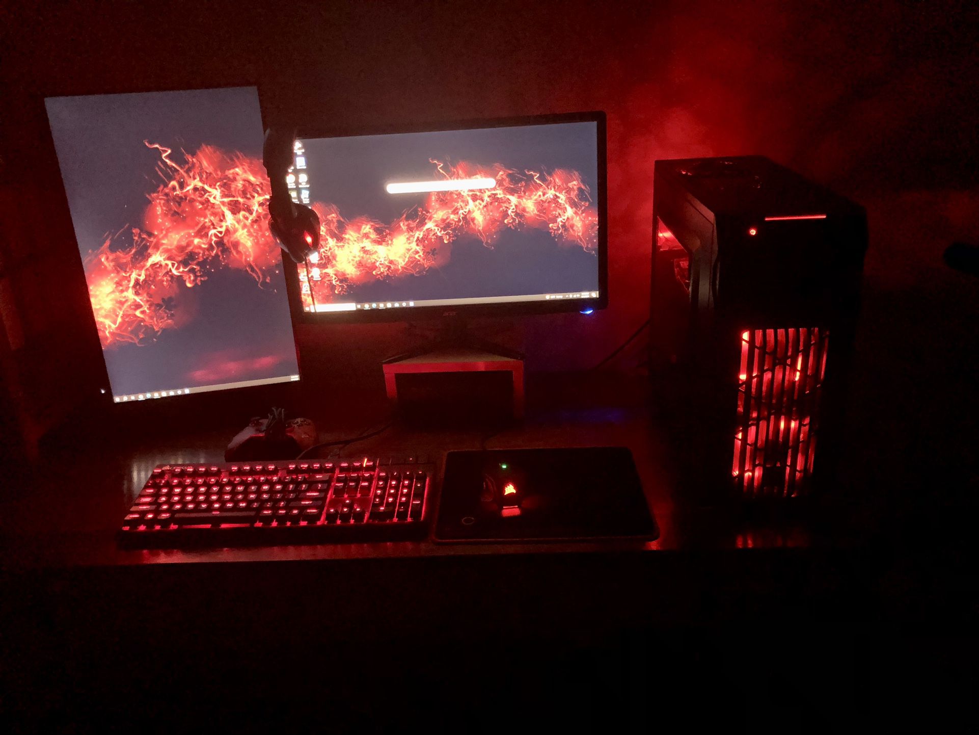 Gaming PC + Monitors + Accessories