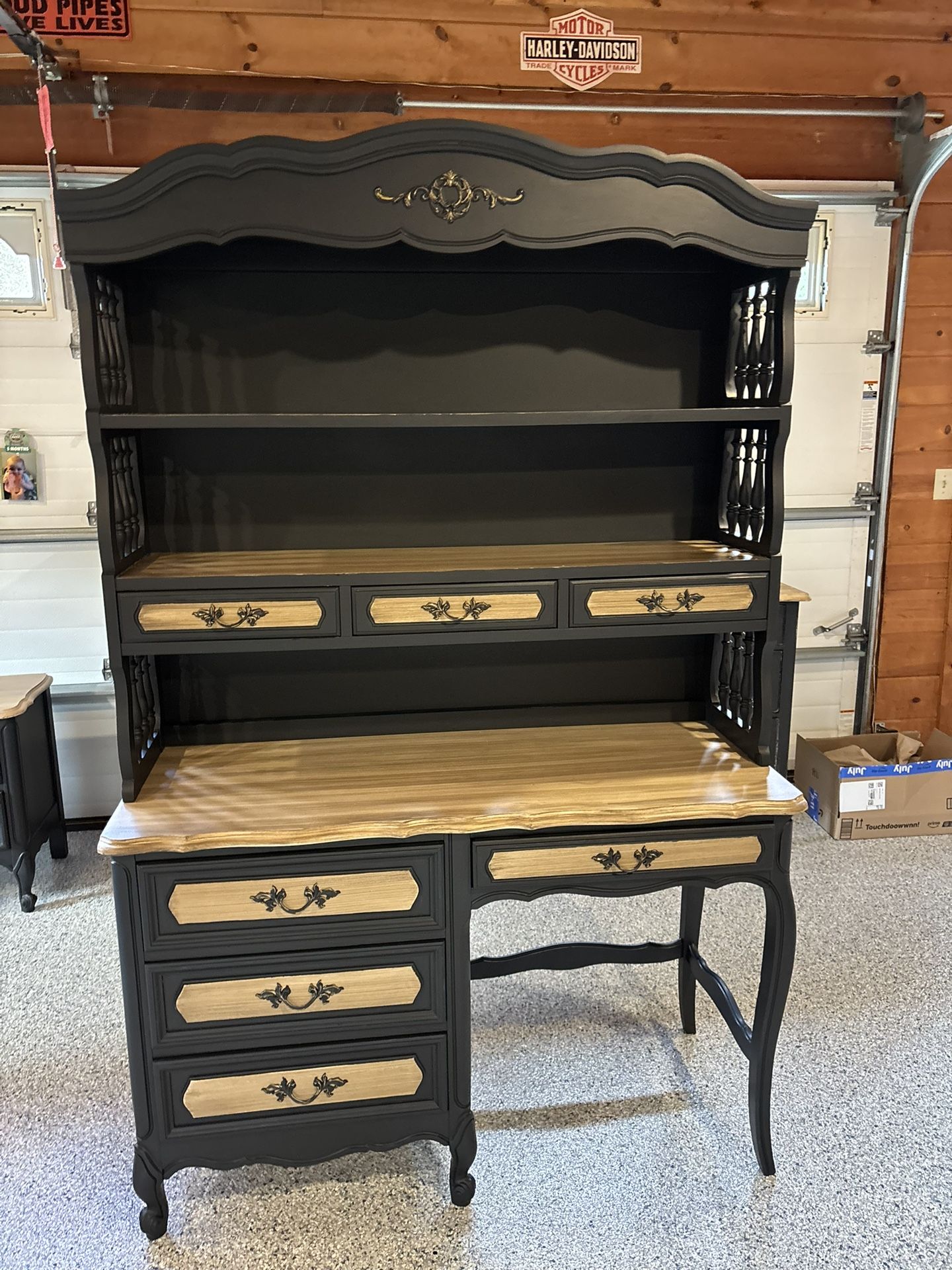 Gorgeous Desk With Hutch