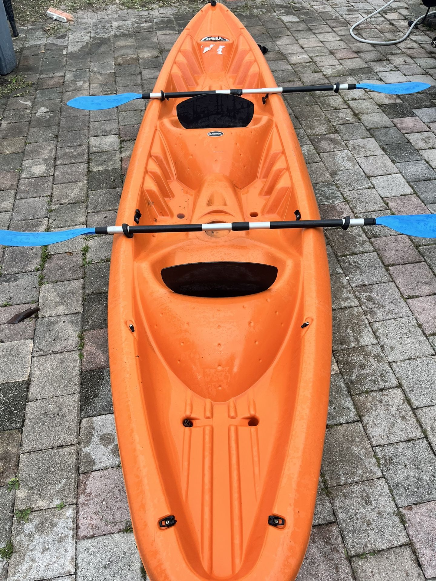 Vendo Kayak de 13 Pies de largo 