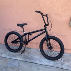 Élite Bmx Bike 20 Inches Tires Good Condition Ready To Ride 