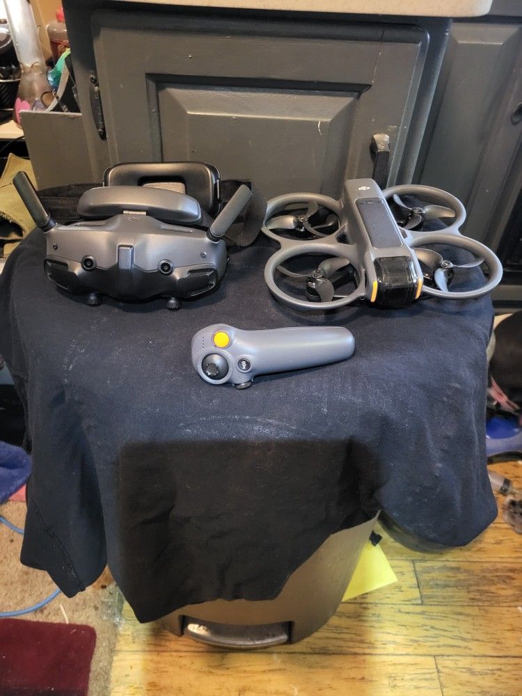 Dji Avata 2, Googles3 And Joystick Remote.
