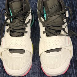 LIKE NEW  MEN'S NIKE JORDAN ZION SIZE 10