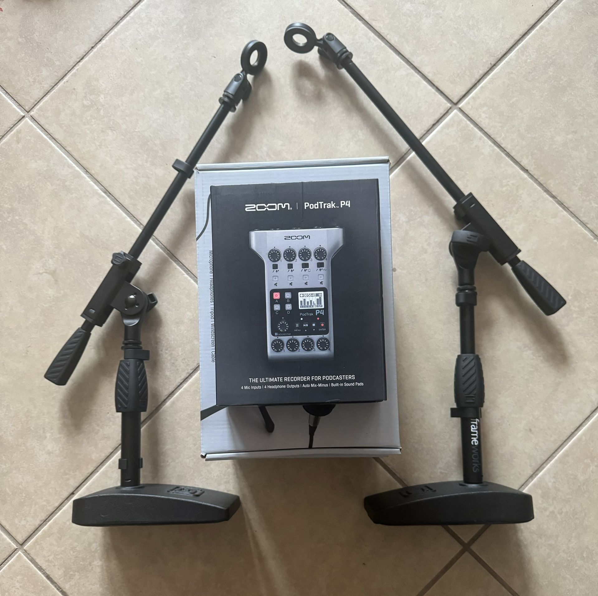 Zoom Podcast Kit With Recorder Podtrak P4 Headphones And Mic