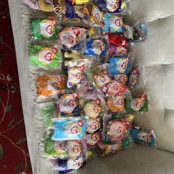 Massive collection of beanie babies