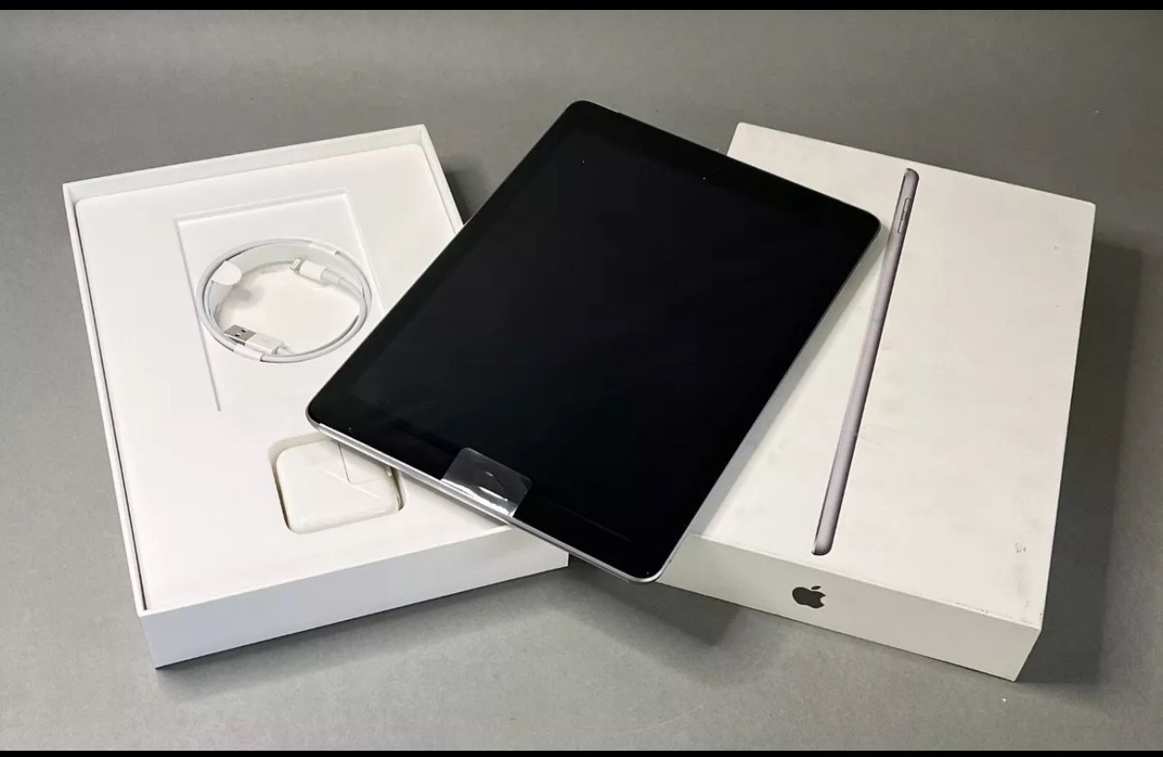 NEW Apple iPad 5 5th Gen 32GB Wi-Fi Black