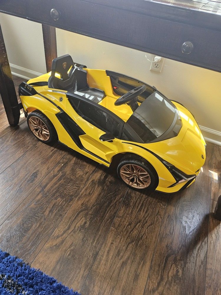 Kids Ride On Lamborghini With Remote Like New Don't Need