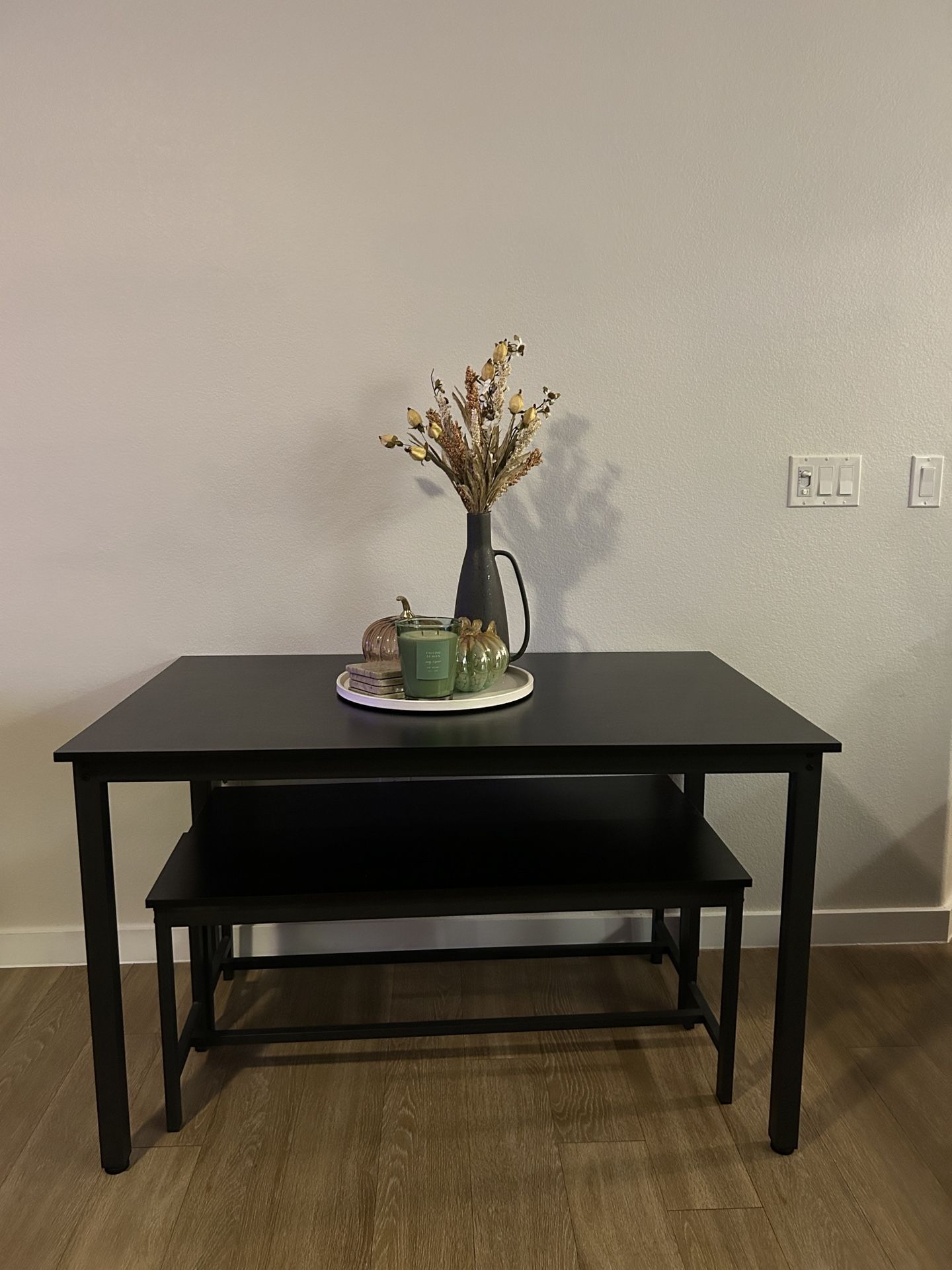 Like New Small Dining Table Set