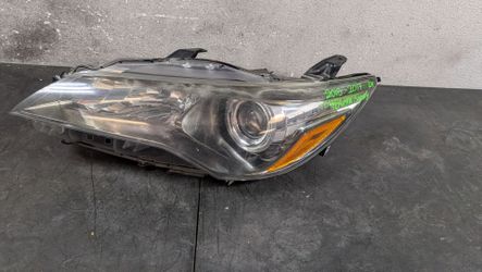 2015-2016-2017 TOYOTA CAMRY LEFT HEADLIGHT OEM USED #11065