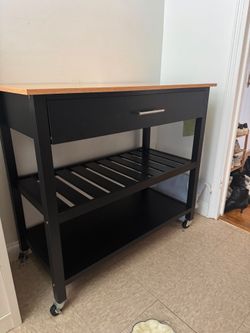 Kitchen cabinet and countertop