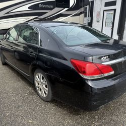 2012 Avalon Limited Drives Strong