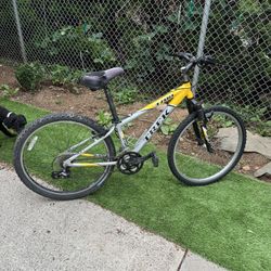 Trek 3700 mountain bike