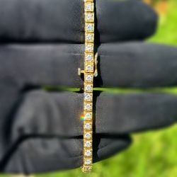 Beautiful and absolutely gorgeous spike shape ring made of 14k gold solid yellow gold with 1.50CTW of VS natural diamonds round cut. Total weight: 3.5