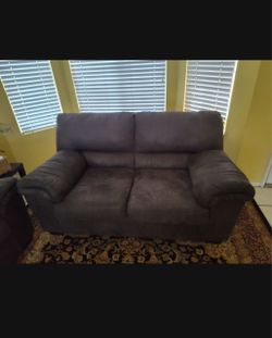 BROWN FAUX LEATHER PET FREE SMOKE FREE HOME