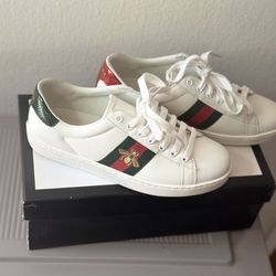 Gucci Shoes Red & Green Size 9