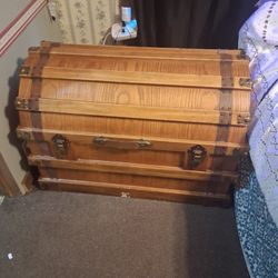 Vintage Solid Wood Trunk