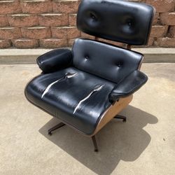 Midcentury Eames Style Recliner Chair