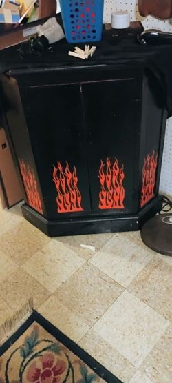 Corner cabinet