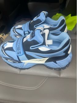 Off-white glove slip on
