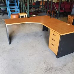 Executive L-shape Office Desk $350 (Good Condition) 