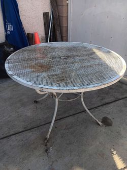 Round Metal Mesh Patio Table