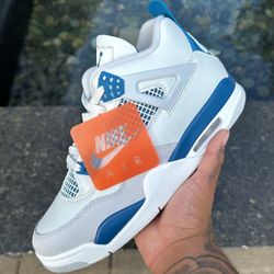 Jordan Retro 4 military Blue 2024 (size 9)