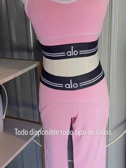 Perfumes  de diseñador y ropa de mujer