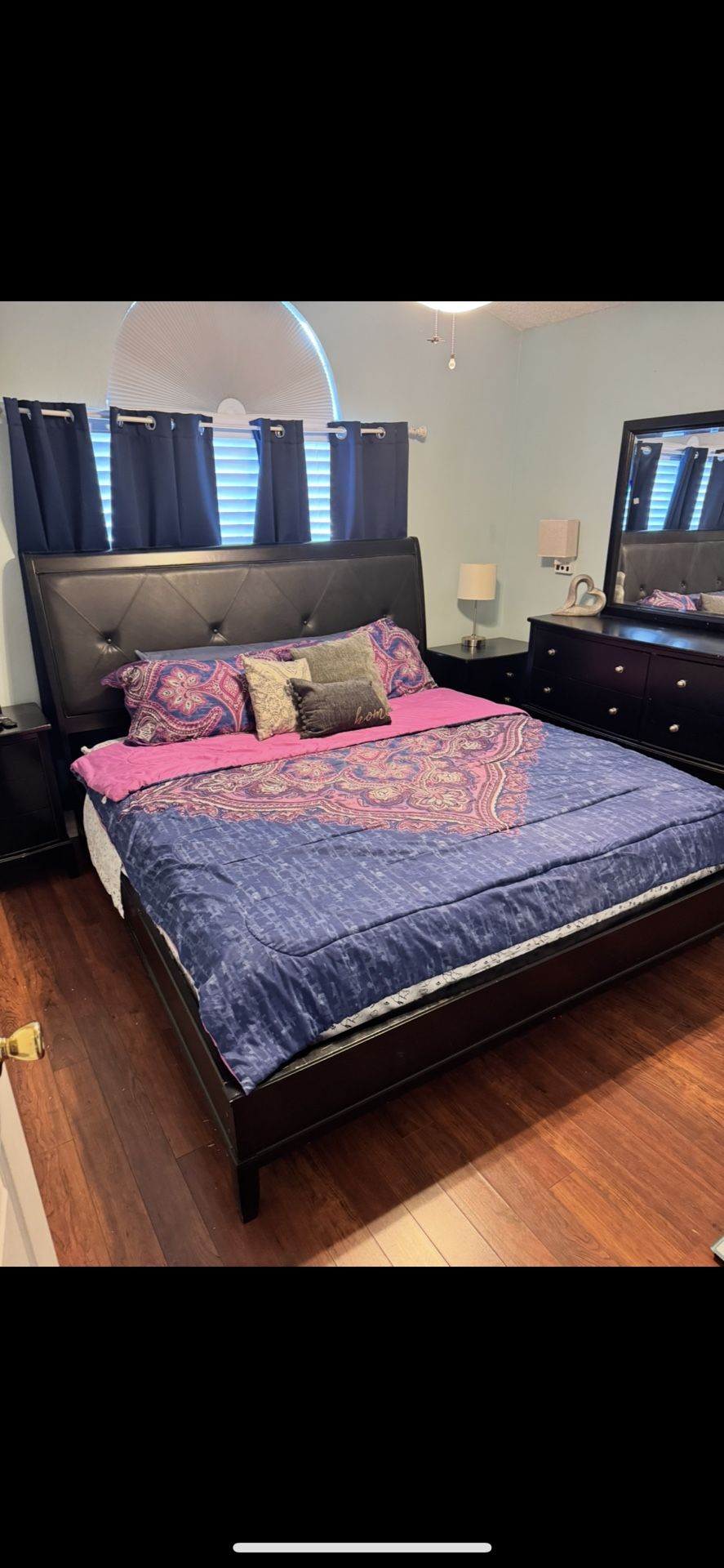 KING SIZE MATTRESS WITH BED FRAME *READ*