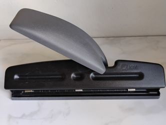 ACCO ~ (3) HOLE PUNCHER WITH COMFORT HANDLE ~ HOLE PUNCH