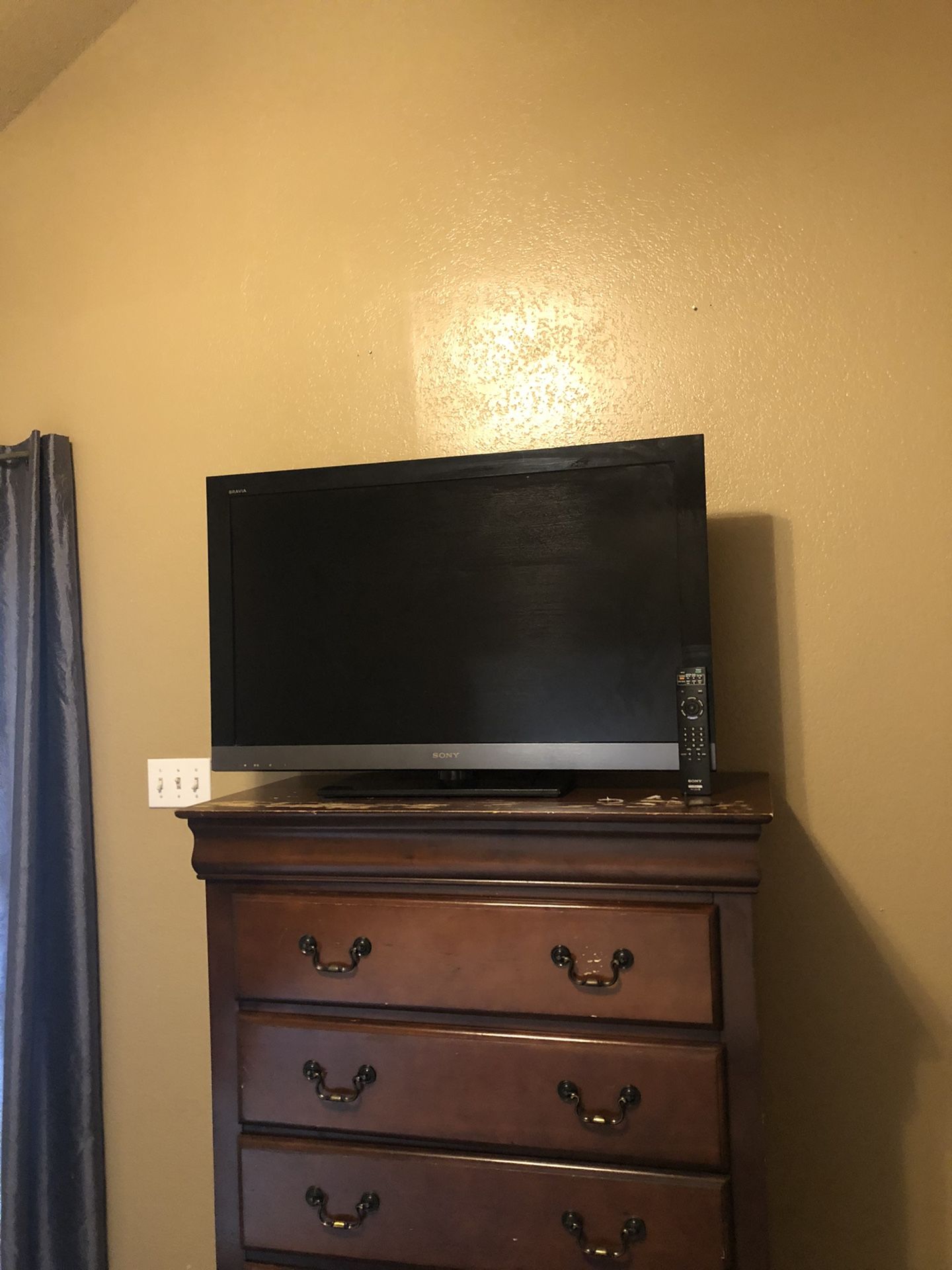 Sony 40 inch TV with remote